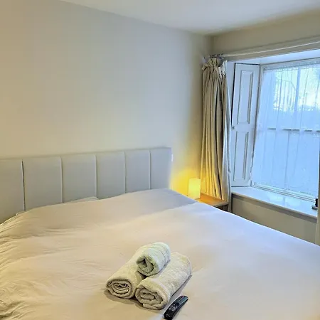 Dun Laoghaire Coastal Retreat & Hidden Getaway Apartment Dublin