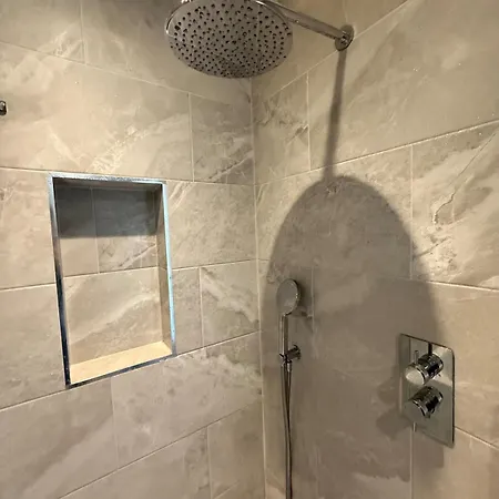 Dun Laoghaire Coastal Retreat & Hidden Getaway Apartment *