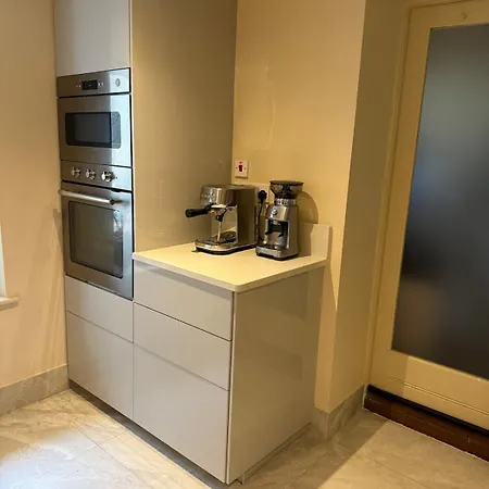 Apartment Dun Laoghaire Coastal Retreat & Hidden Getaway *