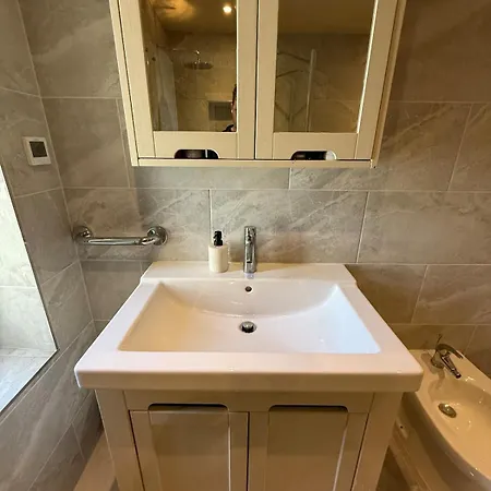 Dun Laoghaire Coastal Retreat & Hidden Getaway Apartment