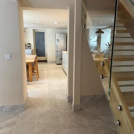 Dun Laoghaire Coastal Retreat & Hidden Getaway *