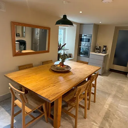Apartment Dun Laoghaire Coastal Retreat & Hidden Getaway