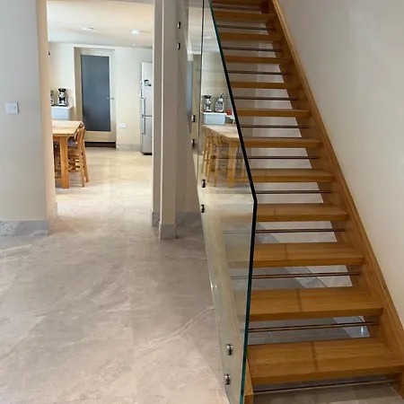 Daire Dun Laoghaire Coastal Retreat & Hidden Getaway *
