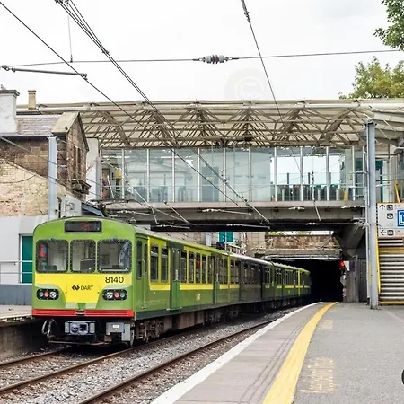 Daire Dun Laoghaire Coastal Retreat & Hidden Getaway
