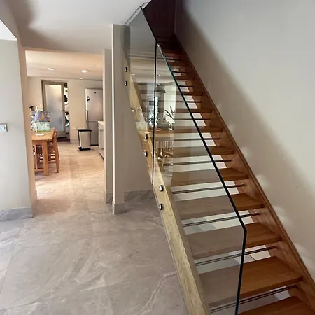 Dun Laoghaire Coastal Retreat & Hidden Getaway Daire *