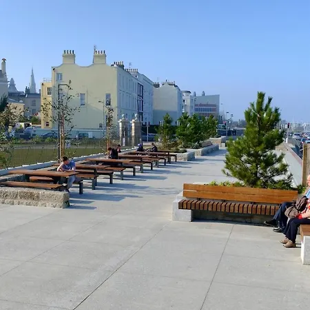 Dun Laoghaire Coastal Retreat & Hidden Getaway 더블린
